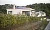 Nalazi se u vinogorju Komarn, općine Slivno podno Klisa