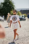 T-shirt s printom je cool komad koji trebamo u ormaru
