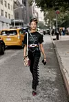 T-shirt s printom je cool komad koji trebamo u ormaru