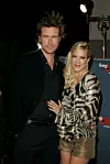 Dean McDermott i Tori Spelling na dodjeli nagrada VH1 u Culver Cityju 2005.