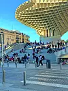 Metropol Parasol arhitekta Jürgena Mayera najveća je drvena konstrukcija na svijetu, a građani Seville nazvali su je Las Setas, što znači 'gljive'.