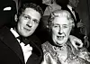 Agatha Christie 1962. sa svojim unukom Matthewom Pritchardom, kojemu je ostavila u nasljedstvo tantijeme svoje dugogodišnje kazališne predstave ‘Mišolovka‘