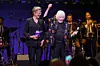 Shirley MacLaine sa šogoricom Anette Bening na dodjeli nagrada Industry Dance Awards prije pola goodine