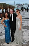 Poznata glumica u Veneciju je stigla u pratnji supruga Francoisa Henrija Pinaulta i pokćerke Mathilde