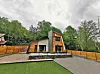 Kuća Oak House okružena je gustom šumom, a ima i čaroban pogled na dolinu i velebitske vrhunce
