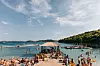 Plaža u Tisnom, The Garden Resort