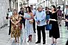 Split, 220820. Izlozba fotografija Salona Vicka Vidana u Marmontovoj ulici pokraj Pirje. Izlozba je organizirana povodom 200 godina Arheoloskog muzeja Split. Na fotografiji: Danica Baricevic, Danijela Krstulovic Opara, Blazenko Boban i Nina Obuljen Korzinek Foto: Nikola Vilic / CROPIX