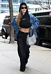 U kreaciji Dsquared2, naočale vintage Dolce&Gabbana, torba Prada