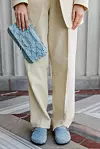 Traper modni dodaci – torbica brenda Zadig & Voltaire i natikače Tory Burch, savršeno pristaju oversized Twinset odijelu