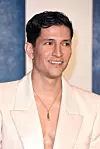 Danny Ramirez na Vanity Fair partyju nakon dodjele Oscara 2023.