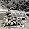 U parku u blizini dvorca Windsor s potomcima kujice Susan, 1973.