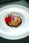 Za toplo predjelo ambasador nam je servirao Foie gras - pečenu pačju jetru s mangom.