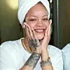 Pop zvijezda Rihanna tvrdi da je tropska trešnja acerola – jedan od najbogatijih prirodnih izvora vitamina C – vrhunski sastojak za blistav ten. U sklopu svoje kozmetičke linije Fenty Beauty predstavila je niz proizvoda s acerolom za čišćenje lica, uključujući najnoviji pjenasti gel Cherry Dub Pore Purify’r