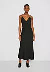 Calvin Klein crna slip haljina (prije 198,95 eura, sada 59,95 eura)