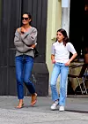 Dok u jednom trenutku Katie Holmes nosi japanke na petu...