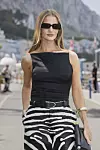 Rosie Huntington-Whiteley u suknji sa zebra uzorkom