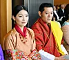 Kralj Jigme Khesar Namgyel Wangchuck i kraljica Jetsun Pema pozicioniraju otvaraju svoju zemlju svijetu