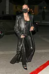 Hailey Bieber u kožnoj kombinaciji 'od glave do pete'.