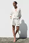 Zara kratki sako na preklop (35,95 eura) i bermude s naborima (25,95 eura)
