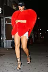 Rihanna u Saint Laurent kaputu