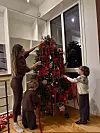 Još kao mala zaljubila u kićenje jelke i postavljanje jaslica, što danas prenosi na svoje sinove