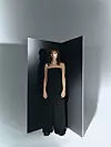 Smoking kombinezon MAXMARA; ogrlica od slatkovodnih bisera JIL SANDER, Heraldi for women; cipele PROENZA SCHOULER, fundus stilistice