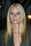 Gwyneth Paltrow je u rujnu 2024. na tjednu mode u Parizu pokazala savršeno stilizirane pramenove
