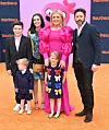 Obitelj na okupu: Kelly Clarkson 2019. sa suprugom Brandonom Blackstockom, kćeri River Rose, sinom Remingtonom Alexanderom i njegovom djecom iz bivšeg braka: Sethom i Savannah Blackstock