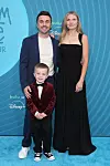 Frankie Muniz, Paige Price i njihov sin Mauz na premijeri mini-serije 'Malcolm u sredini: Život je i dalje nepravedan'