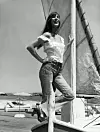 Azurna obala 1973. Etno bluza, traperice i sandale na petu