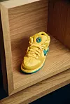 Nike Dunk SB Low x Grateful Dead Opti Yellow jedan je od posebnijih modela