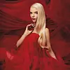 Anya Taylor-Joy za Viktor & Rolf Flowerbomb Ruby Orchid cvjetni buket obogaćen vanilijom i breskvom, edp 50 ml, 677 kn.