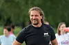 Hrvatski školski sportski savez pokrenuo je “Online vježbaonicu”, projekt u kojem njihov ambasador Mario Mlinarić, poznati magistar kineziologije vodi treninge za djecu.