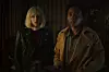 Zoe Kazan kao Pia Brewer i Betty Gabriel as Sophie Brewer