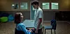 U potresnoj sceni iz serije s Erin Doherty