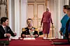 Simbolična fotogafija - kraljica Margareta II. predaje prijestolje
