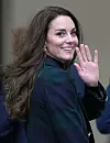 Kate je mahala okupljenom mnoštvu