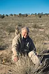 Sir David Attenborough u pustinji Kalahari na snimanju merkata