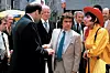 Scena iz komedije ‘Arthur‘ s engleskim glumcem Sir Johnom Gielgudom u ulozi batlera Hobsona, Dudleyje Mooreom u naslovnoj ulozi dok Liza Minnelli glumi Lindu Marolla.