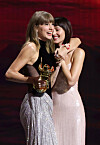 Dakota Johnson je udijelila Taylor nagradu na dodjeli MTV Video Awards