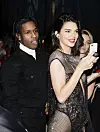 A$AP Rocky i Kendall Jenner na humanitarnom događanju Costume Institute Benefit povodom otvorenja izložbe „Rei Kawakubo/Comme des Garçons: Art of the In-Between“ u Muzeju Metropolitan u New Yorku