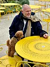 Saša Šekoranja sa svojim novim kućnim ljubimcom, pudlom Lumpijem