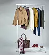 Kratki baloner, United Colors of Benetton, 109 €; Hlače, Nama, 155 €; Košulja, Sisley, 48 €; Sako, Sisley, 189 €; Traperice, Benetton Aria, 62,95 €; Vesta, Centra, 54,99 €; Šal, Gerry Weber, 59,99 €; Torba, Image Haddad, 59,90 €; Tenisice Tosca Blu, 199 €; Remen, Centra, 10,99 €