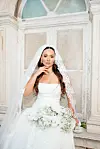 Monika je vjenčanicu upotpunila zanimljivim detaljima, poput zlatne ogrlice koju su joj poklonili Lovrini roditelji