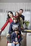 Zagreb 030124. Glumica Marijana Mikulic u novom domu u koji se uselila sa suprugom Josipom i sinovima, Ivanom, Andrijom i Jakovom. Kuca je u potpunosti obnovljena i jos u radovima. Fotografije su snimljene u kuhinji, blagovaonici i sobi najstarijeg sina Ivana.