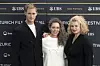 Alexander Skarsgård u crnom odijelu, Olivia Colman u bijeloj haljini i Reta Guetg u crnom odijelu na festivalu u Zürichu.