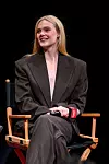 Elle Fanning je već u lipnju prigrlila trend prugastih odijela