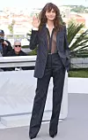 Cara Delevigne je prugasto odijelo nosila na filmskom festivalu u Cannesu