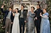 Will Tilston, Polly Walker, Florence Hunt, Luke Thompson, Ruth Gemmell, Luke Newton i Nicola Coughlan poziraju u kostimima.