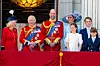 Kralj Charles III., kraljica Camilla i kraljevska obitelj na balkonu Buckinghamske palače tijekom parade.